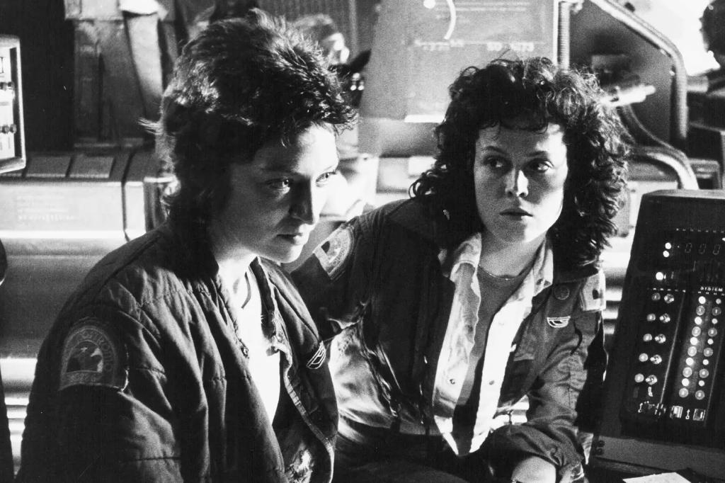 Sigourney-Weaver-Veronica-Cartwright-alien-101525-b709db9907d24688a03032cc5a3b7103.webp.jpg