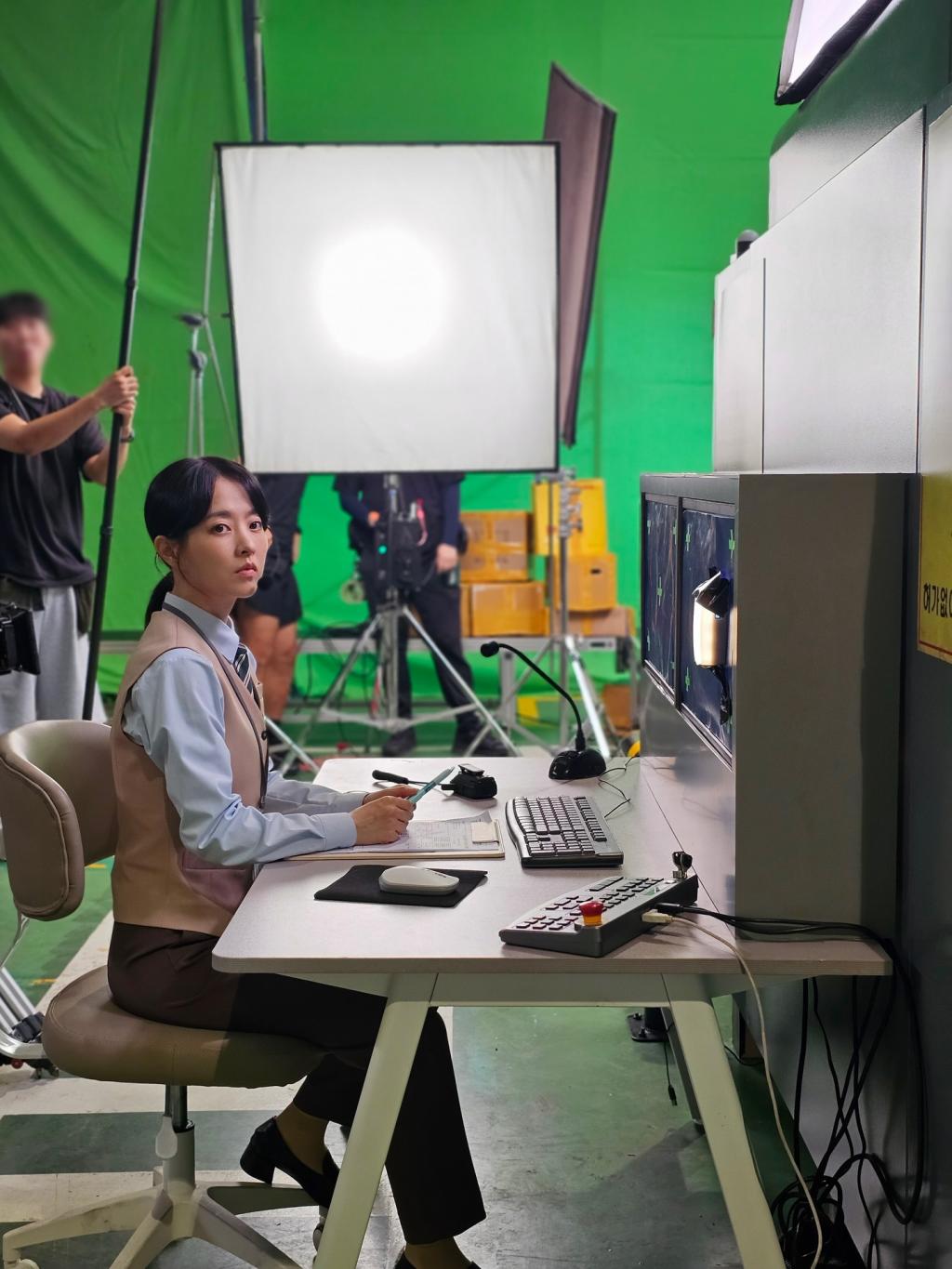 boyoung0212_official_1778058732_3890960497600777820_47602898354_6.jpg