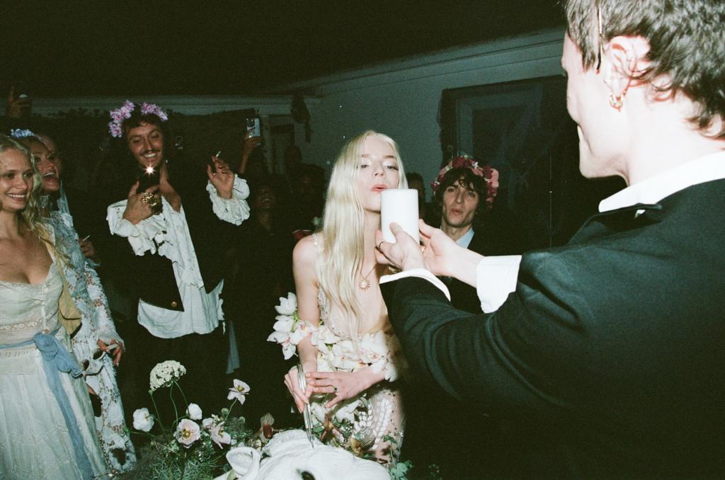 anyataylorjoy_1776360198_3876711112602942303_270098333_5.jpg