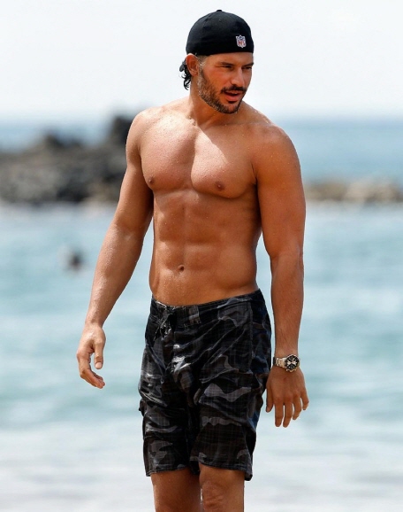 re_3_joe.manganiello.768.jpg