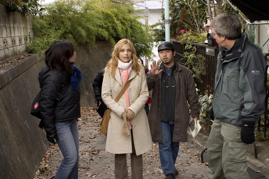 Still-of-sarah-michelle-gellar-and-takashi-shimizu-in-the-grudge-(2004).jpg