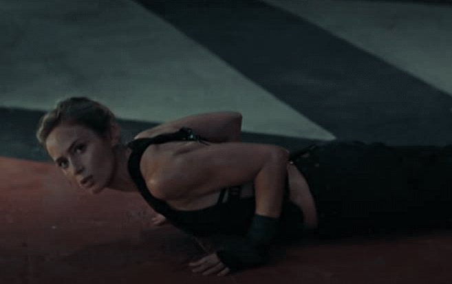 Emily Blunt sexy push up Edge of Tomorrow.gif