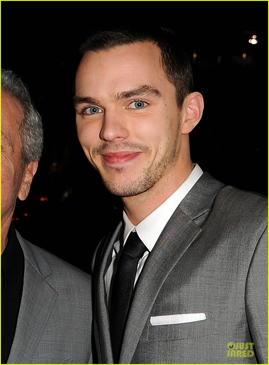 teresa-palmer-nicholas-hoult-warm-bodies-hollywood-premiere-06.jpg