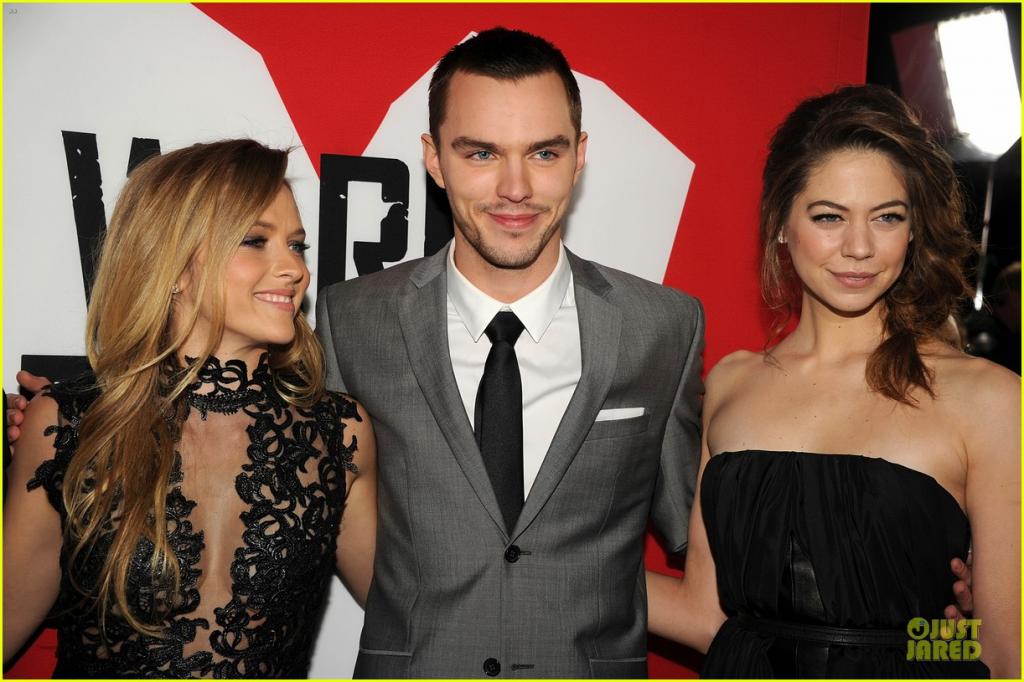 teresa-palmer-nicholas-hoult-warm-bodies-hollywood-premiere-04.jpg