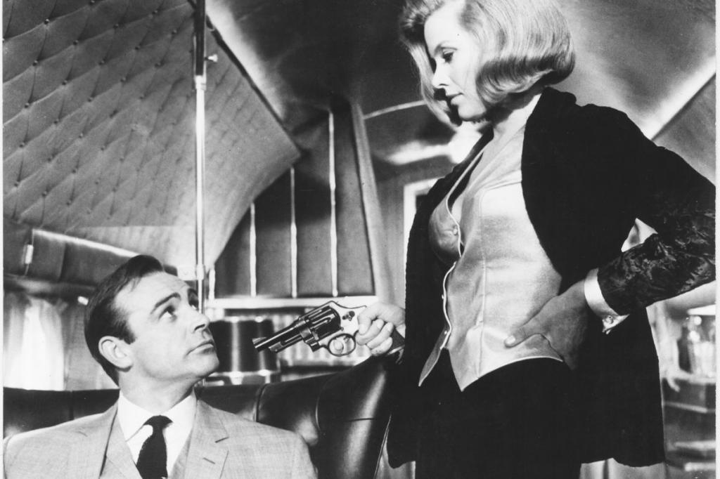 Bond06_b_w.0.jpg
