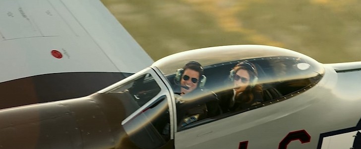 jennifer-connelly-got-over-her-fear-of-flying-just-before-filming-top-gun-2-175144-7.jpg