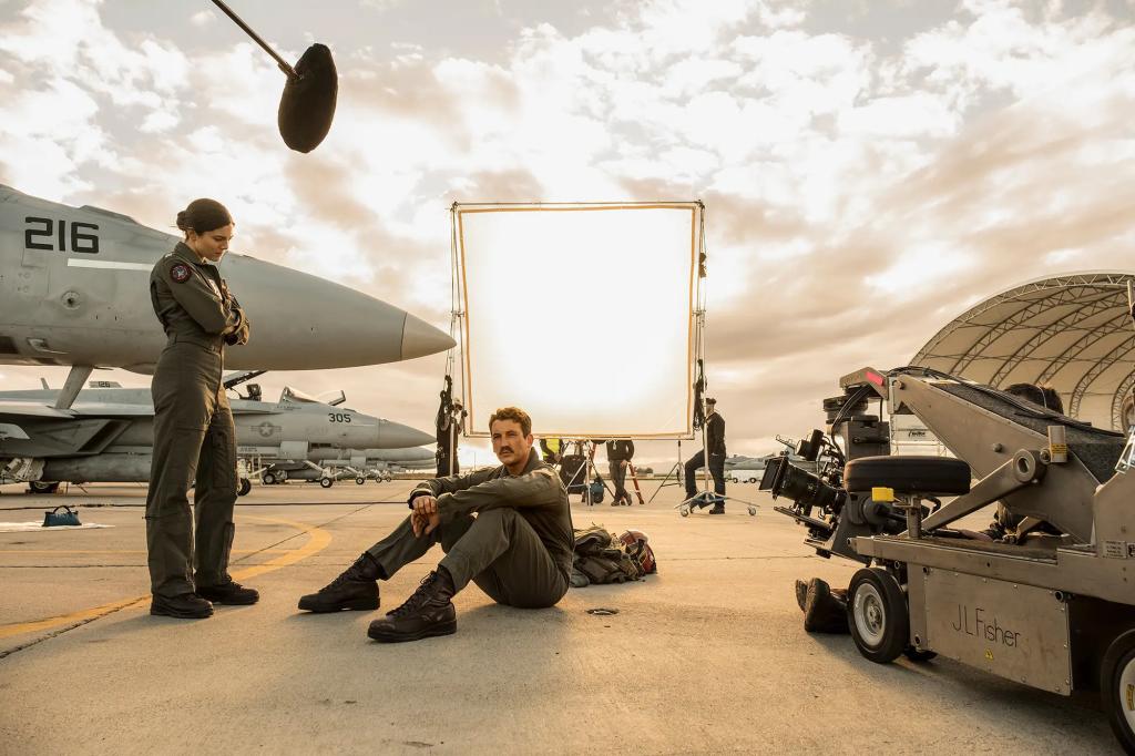 best-and-hottest-behind-the-scenes-photos-from-top-gun-maverick-001.webp.jpg