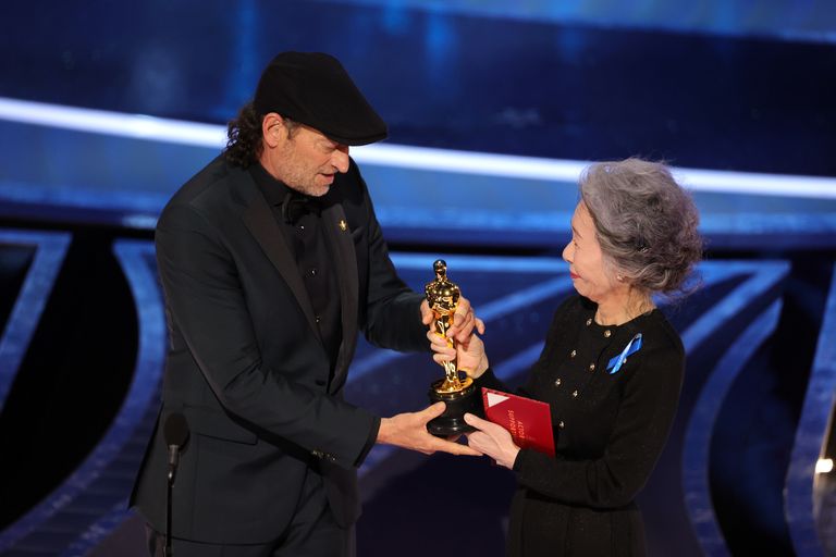 troy-kotsur-accepts-the-actor-in-a-supporting-role-award-news-photo-1648432237.jpg