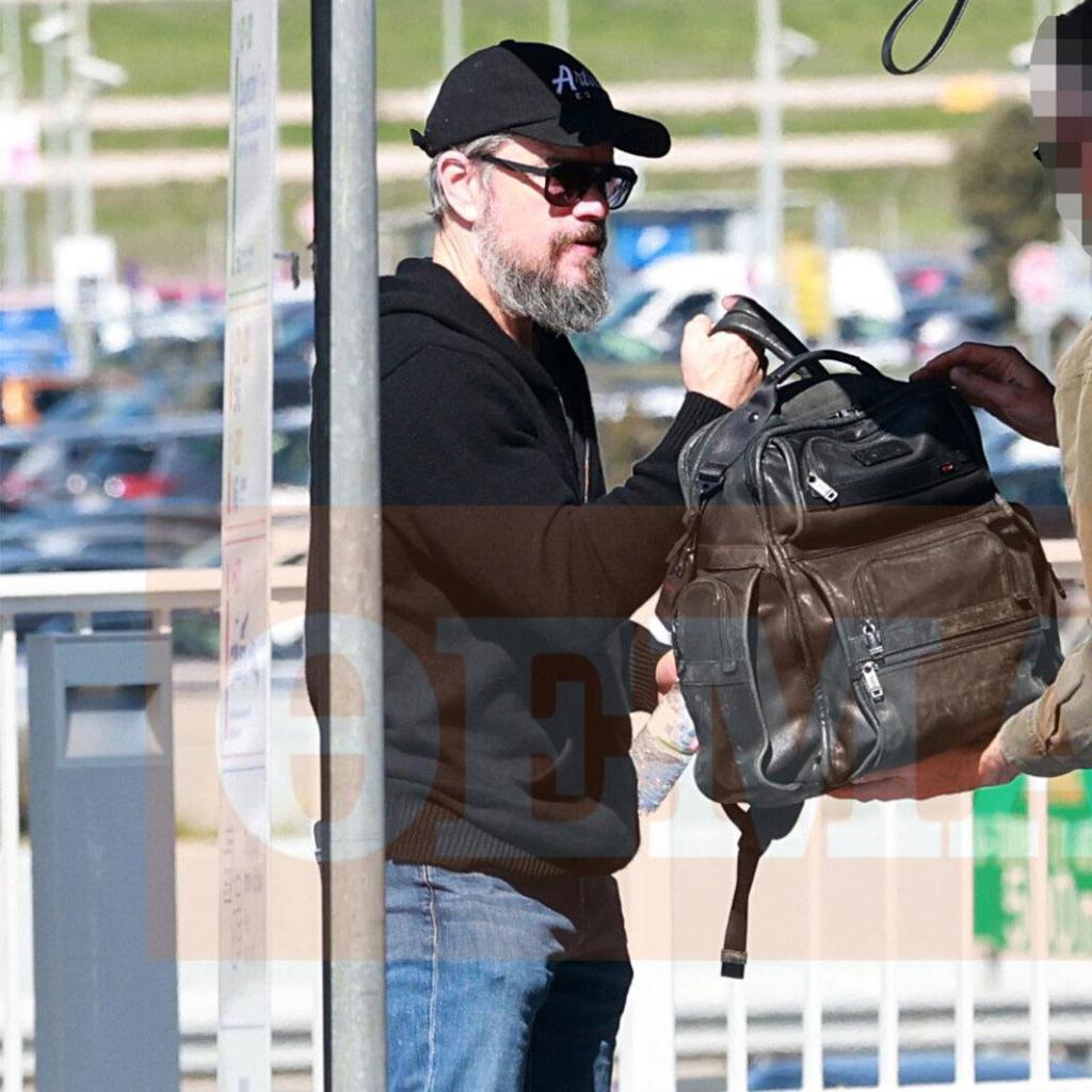 Matt Damon at the airport in Greece.(via @damonlib.jpg