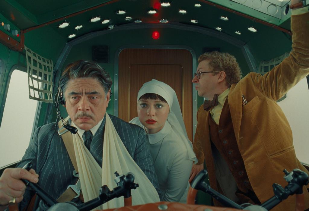 New look at Benicio Del Toro, Mia Threapleton and .jpg