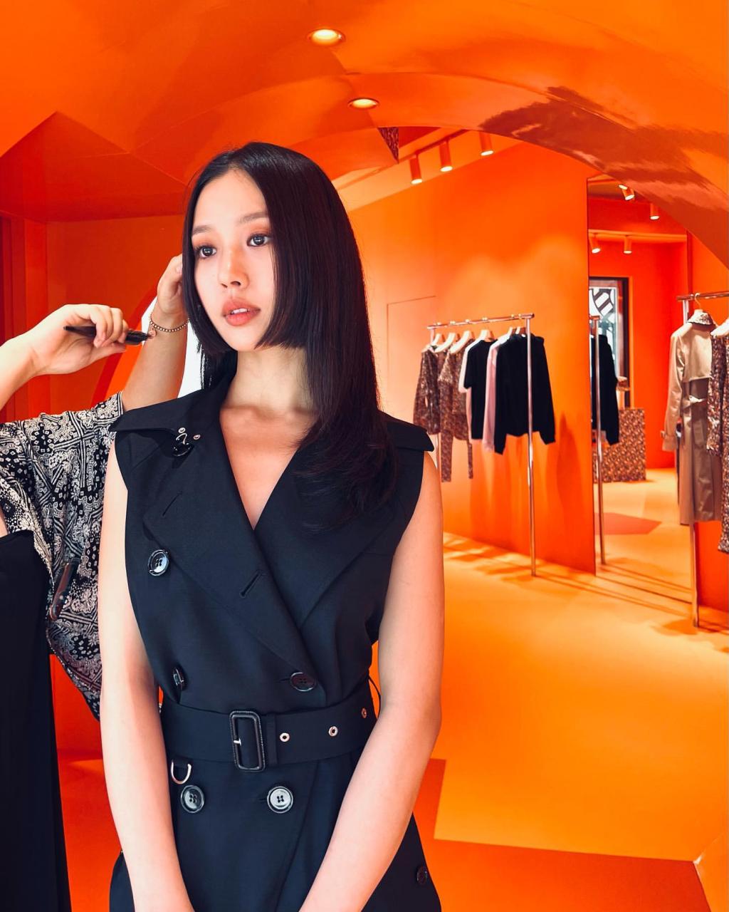 익스트림무비 고민시 burberry