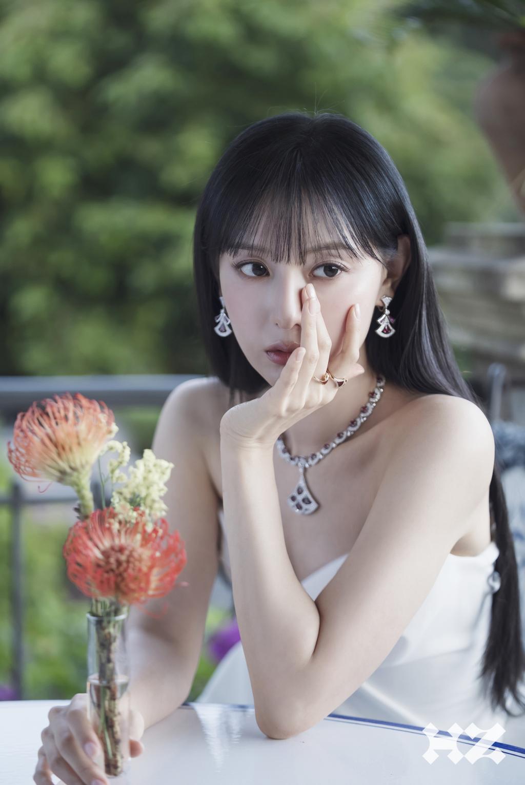 김지원_노블레스_(8).jpg