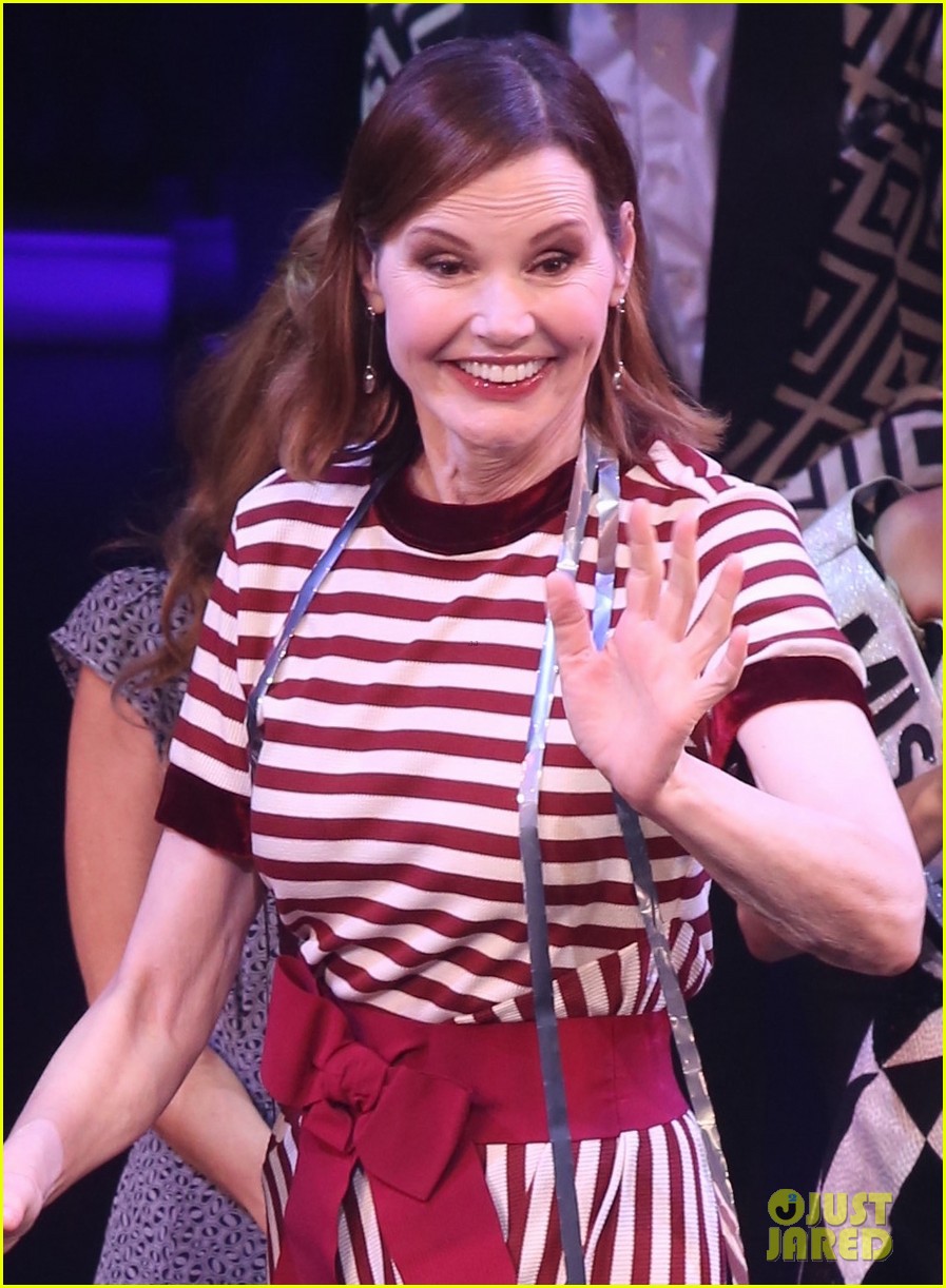geena-davis-honored-by-beetlejuice-musical-on-broadway-04.jpg