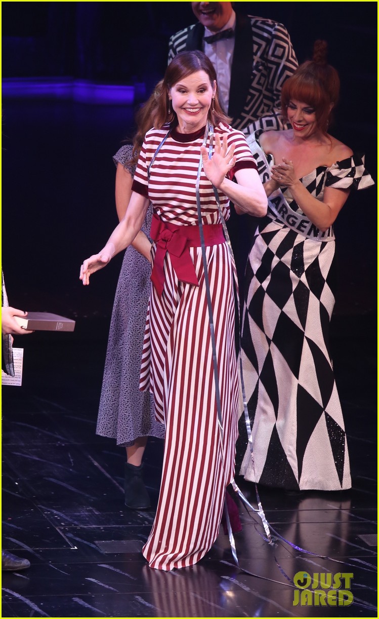 geena-davis-honored-by-beetlejuice-musical-on-broadway-07.jpg