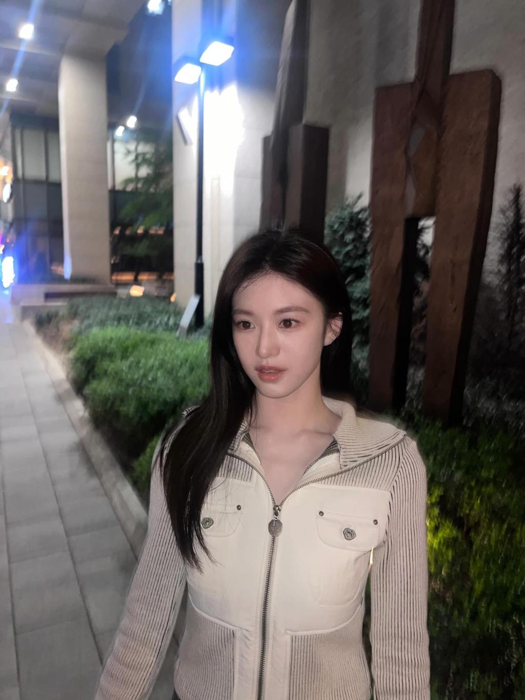 UD_goyounjung_3626483820693627194_3129378920_2025_ 5_ 6_.jpg
