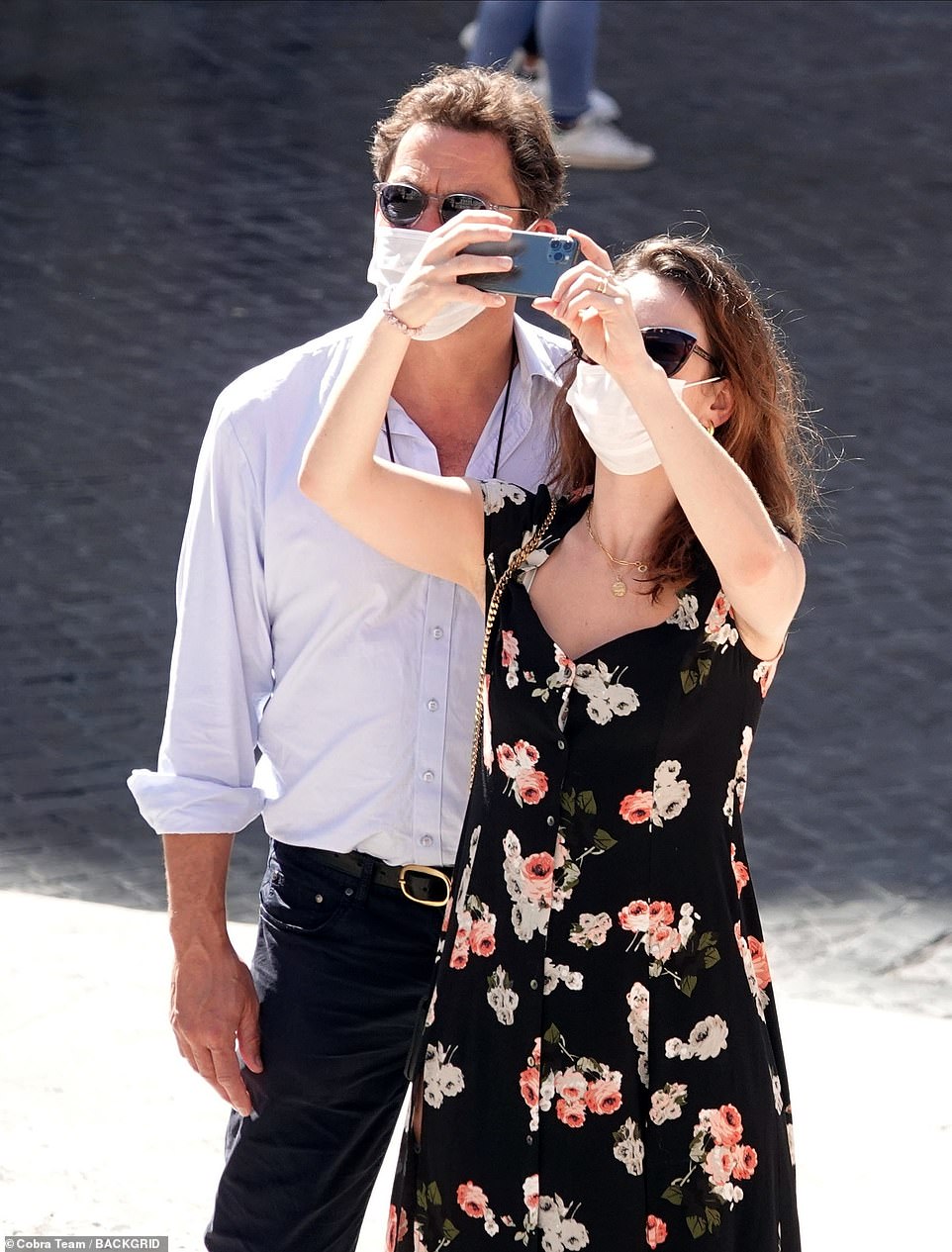34286324-8832127-Making_memories_Dominic_stood_close_to_Lily_as_she_took_pictures-a-1_1602523641159.jpg