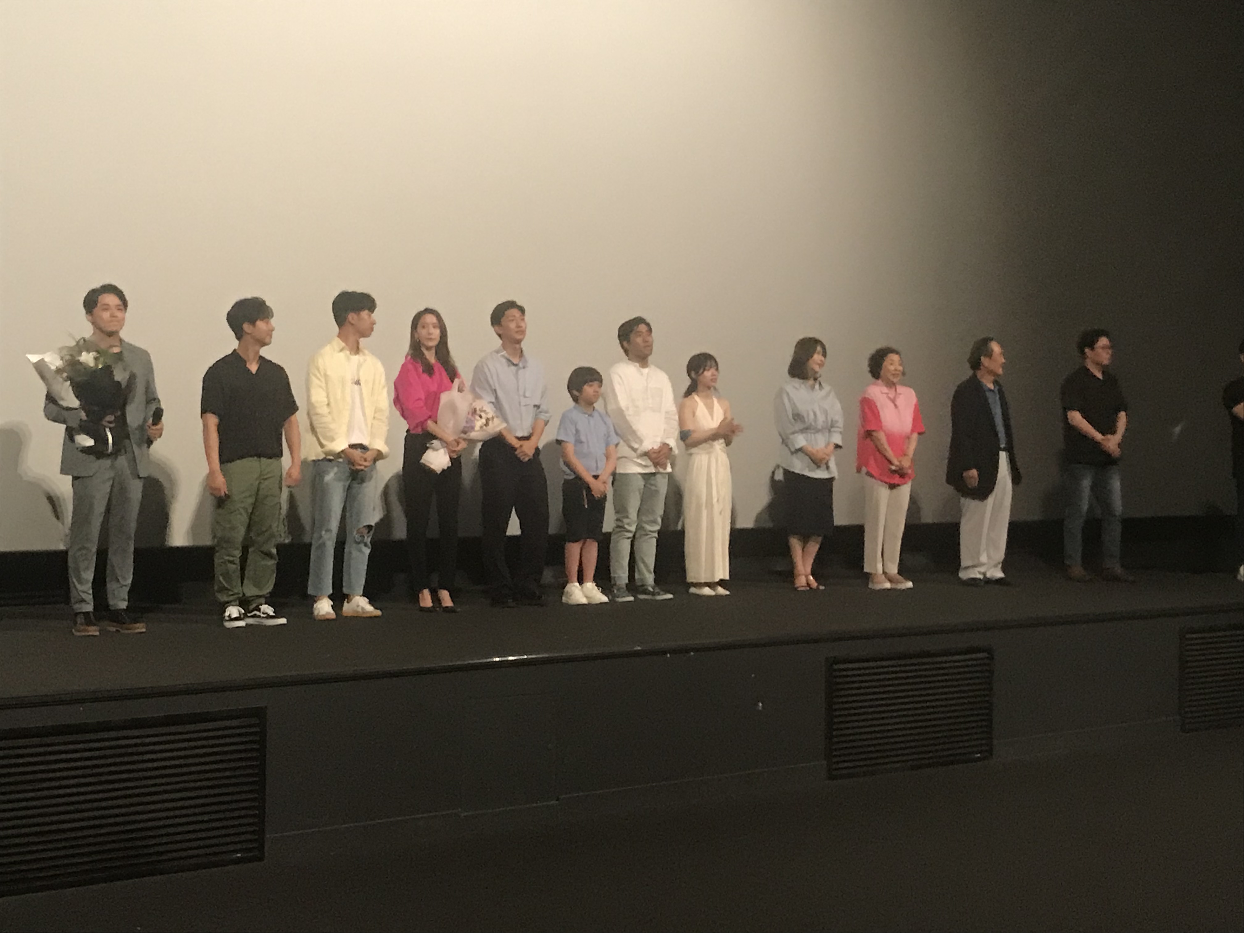 익스트림무비 - [엑시트] 시사회 4관에서 봤는데 역대급 연예인 많이 봣어요 >.<