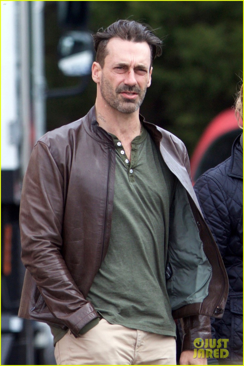 jon-hamm-shows-off-new-haircut-while-filming-a-movie-02.jpg