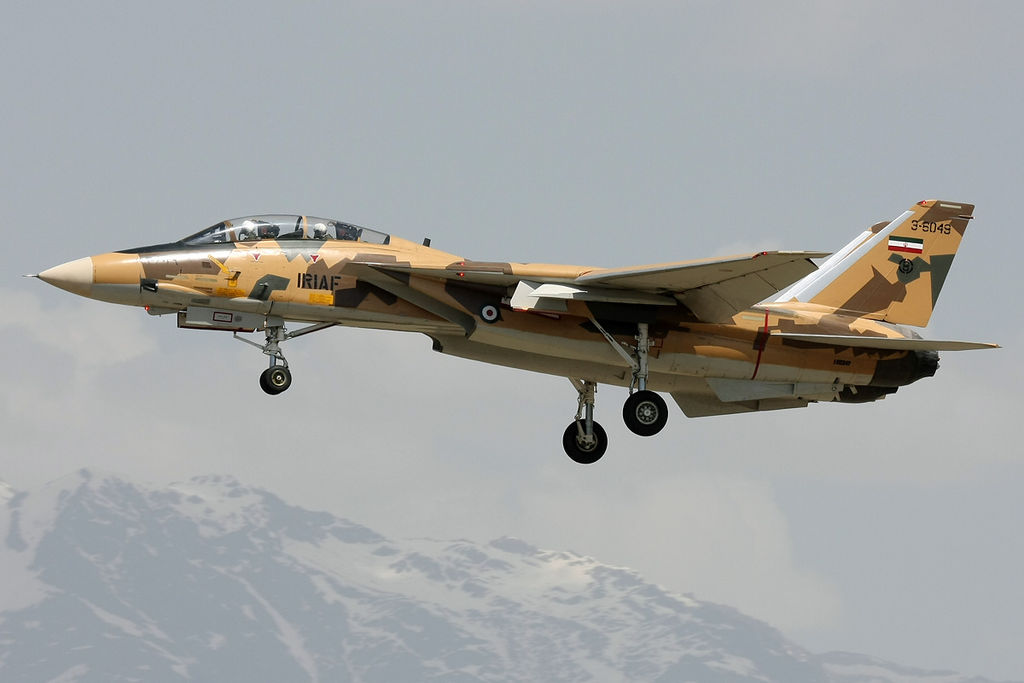 Iranian_AF_F-14_Tomcat_landing_at_Mehrabad.jpg