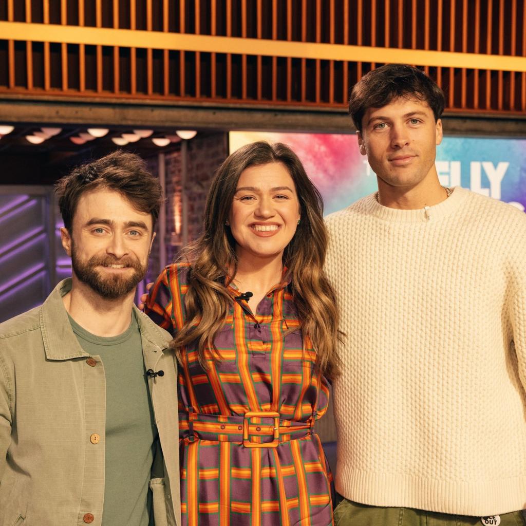 UD_kellyclarksonshow_3849673106588807836_8602326746_2026_ 3_ 12_.jpg