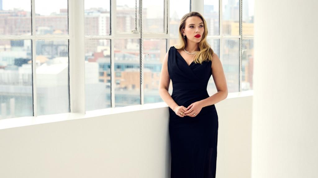 ZAEH_SCARLETTJOHANSSON_041025-263-CROP.jpg