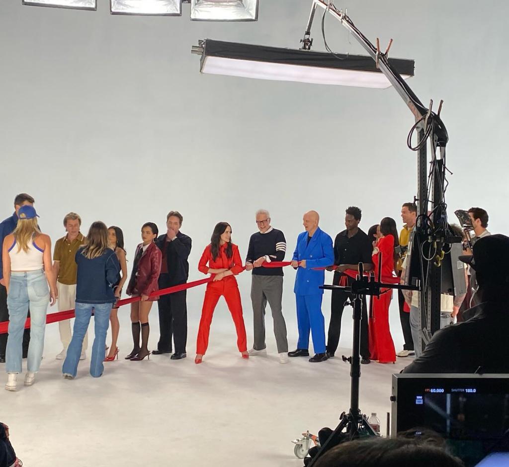 The whole ‘SUPERMAN’ cast and James Gunn at a phot.jpg