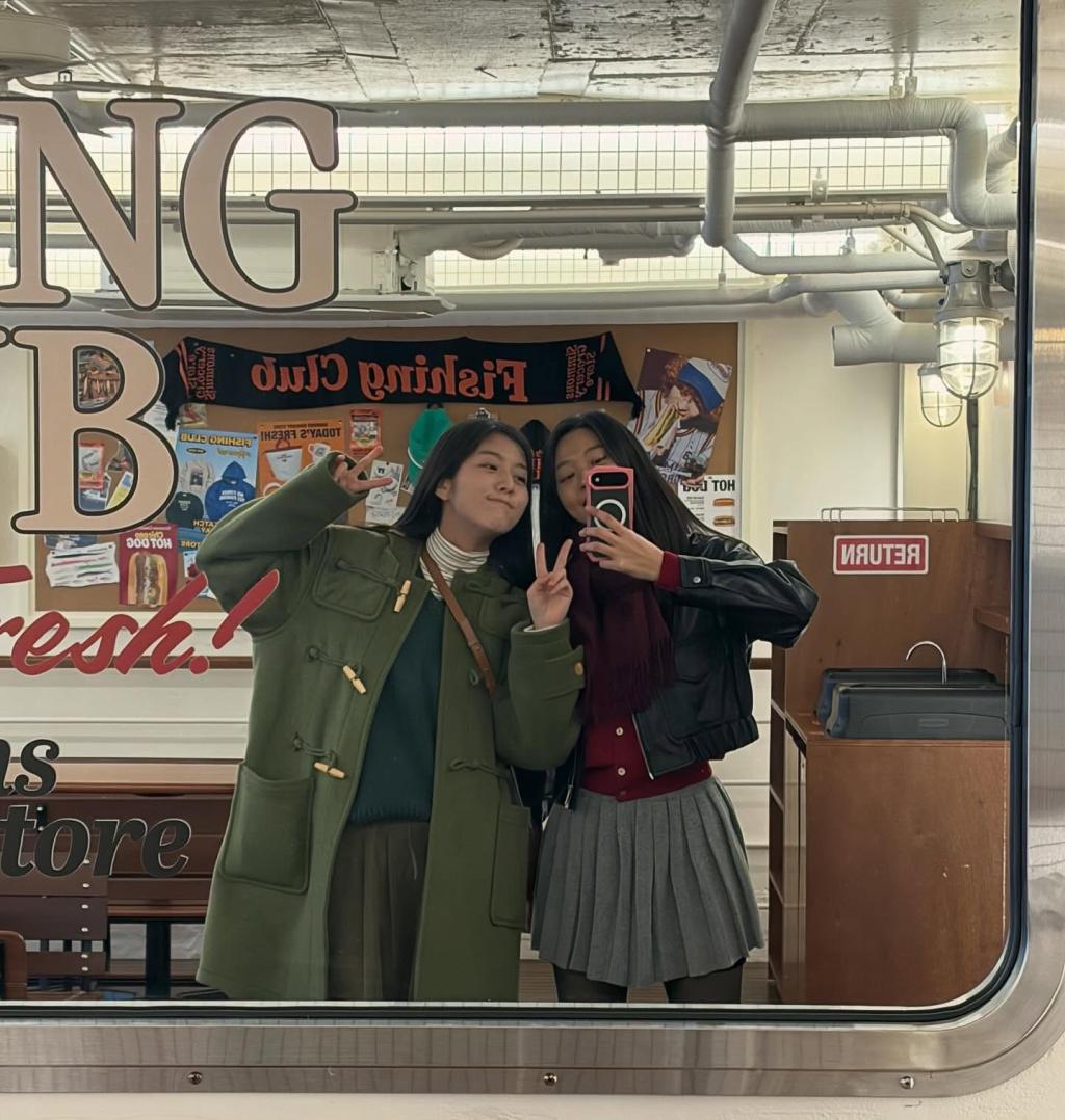 s2seolhyuns2_1765108372_3782325629739979597_2009373206 (1).jpg