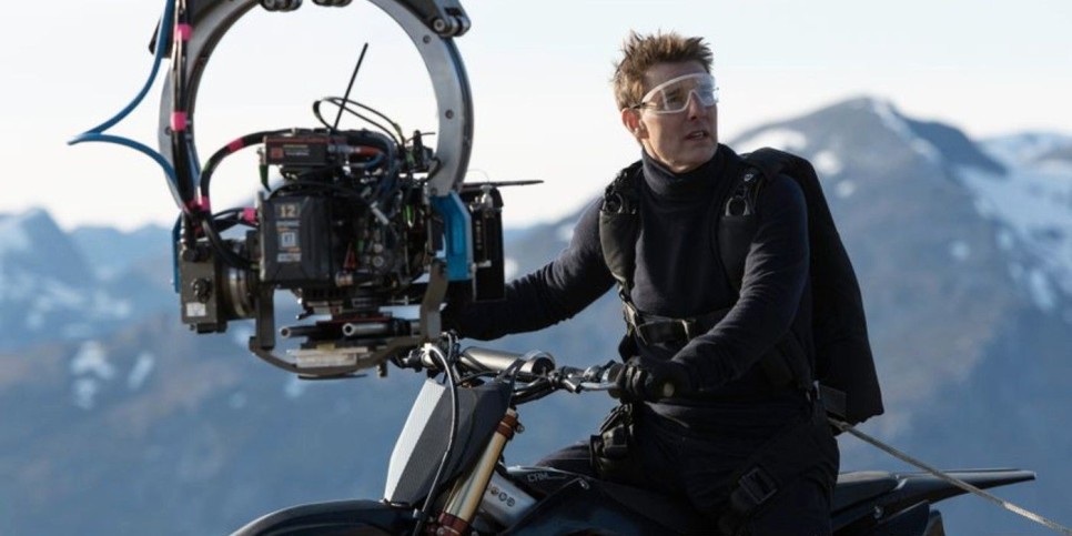 Mission-Impossible-7-Tom-Cruise-dirt-bike-stunt.jpg