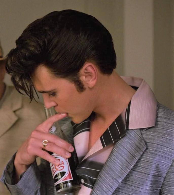Pepsi-Cola-Soda-Enjoyed-by-Austin-Butler-as-Elvis-Presley-in-Elvis-2022-Movie-2.jpg