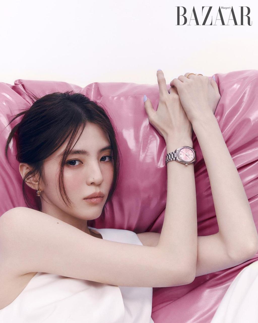 harpersbazaarkorea_339675002_599348678763293_8749743944734149260_n.jpg