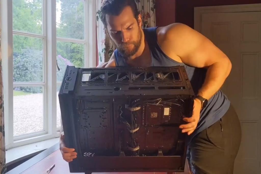 henry_cavill_building_gaming_c.jpg
