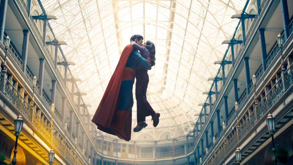 superman-teaser-trailer-lois-lane-flying-kiss.jpg