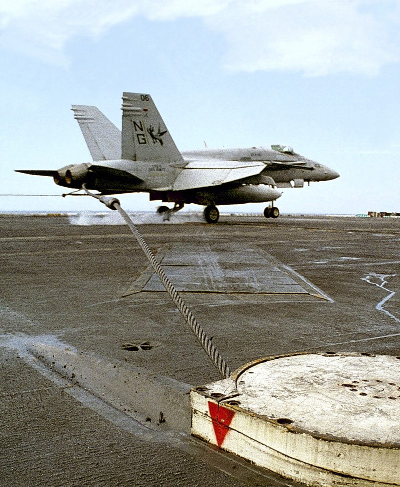 800px-VFA-147_FA-18C_Hornet_catching_arresting_wire_on_USS_Nimitz_(CVN-68)_971106-N-6939M-269.jpg