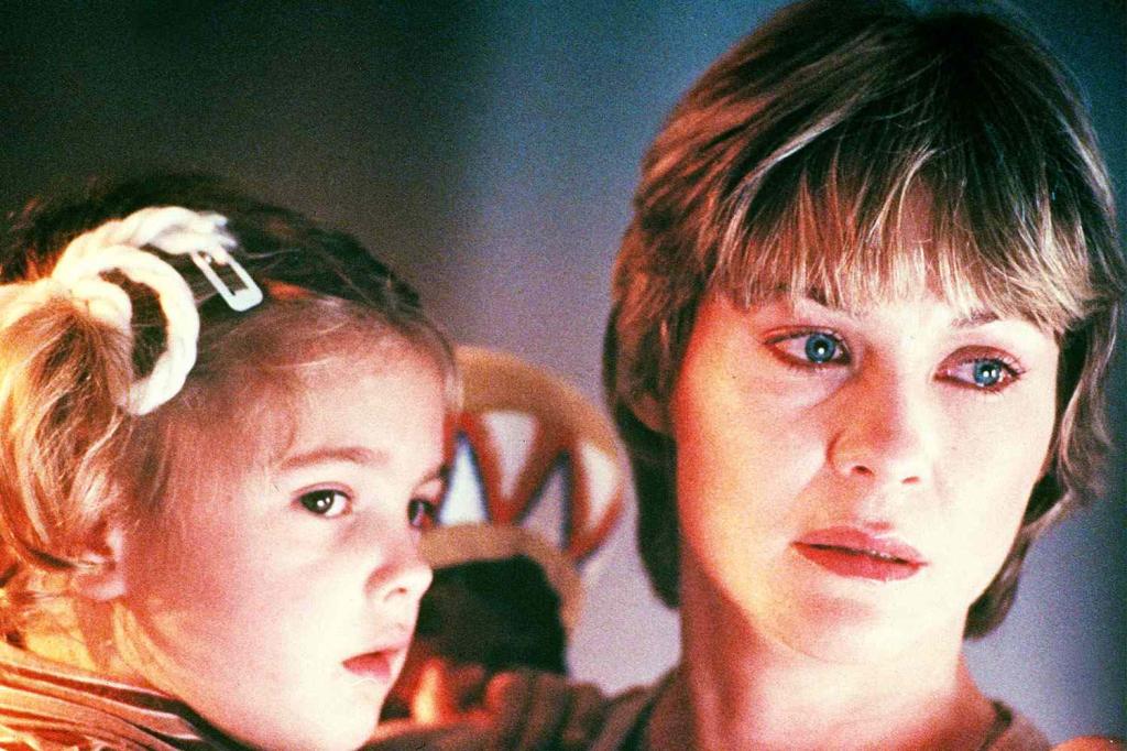 Dee-Wallace-drew-barrymore_ET-6a0b3655577548469e98f68965525947.jpg