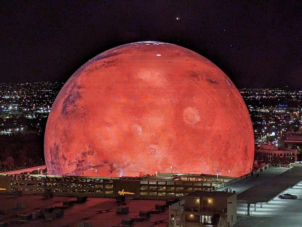 The_Sphere_as_Mars,_view_from_my_hotel_room_at_Harrah',s,_Las_Vegas,_Nevada,_USA_(53112535707).jpg