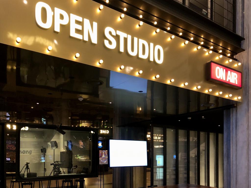 익스트림무비 - CGV 용산 11, 12, 13관 출입문 현황