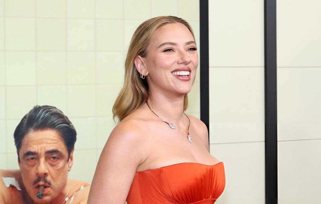 ????_ Belíssima!! Scarlett Johansson na première de (1).jpg