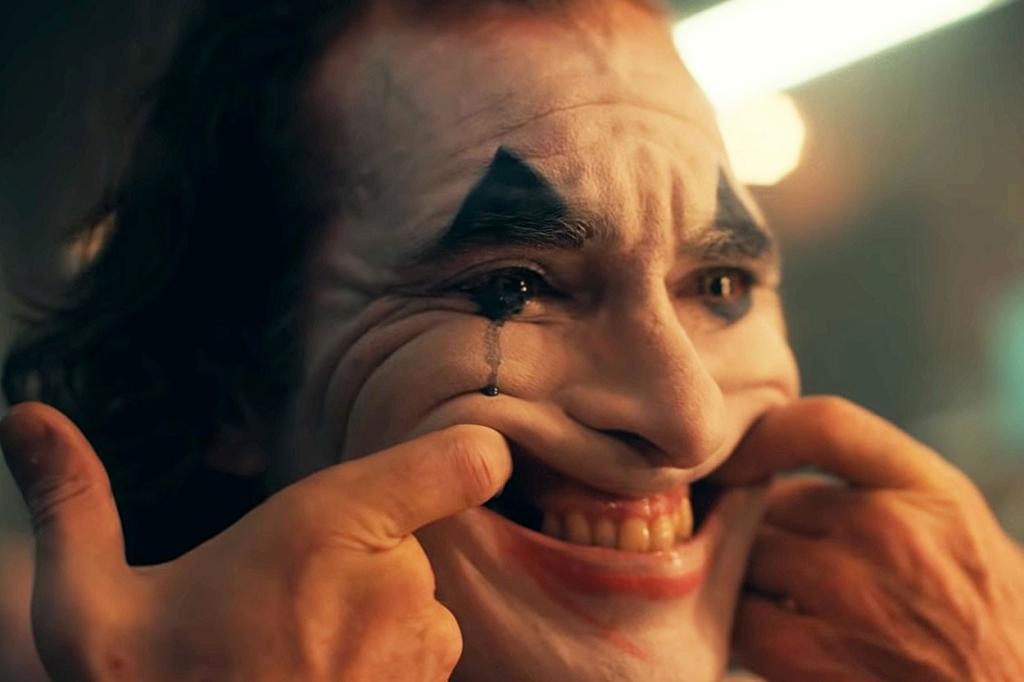 https_kr.hypebeast.com_files_2019_10_joker-movie-preview-why-we-crazy-about-character-joaquin-phoenix-todd-phillips-a-11 (1.jpg