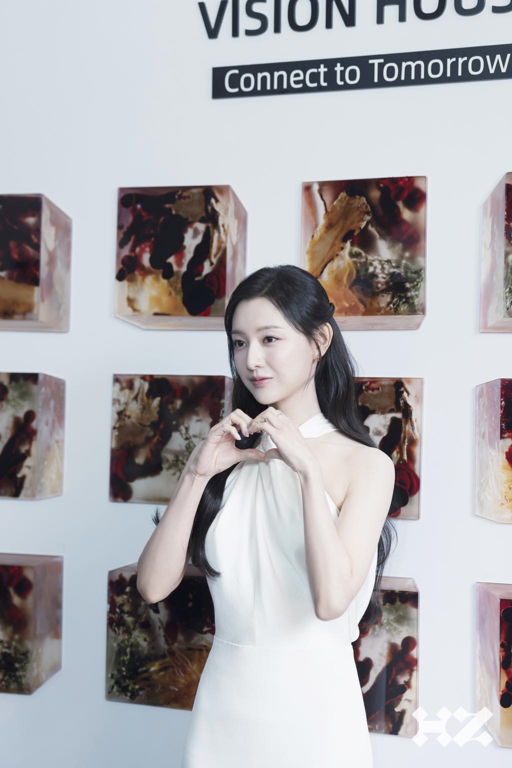 김지원_더후상해_비하인드_(1).jpg