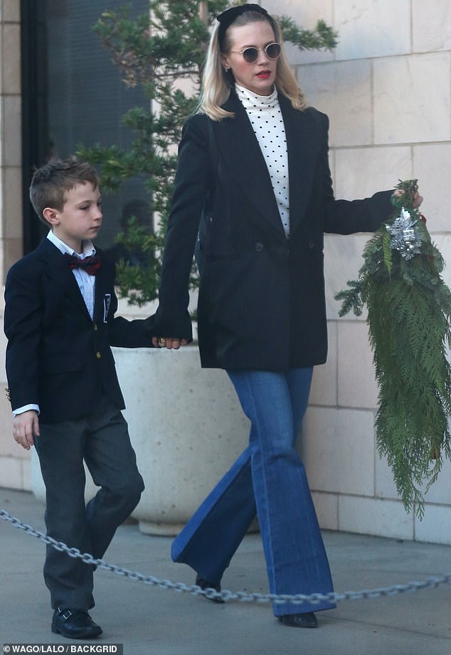 7186168-6475659-Mother_and_son_January_Jones_wears_a_slightly_matching_blazer_wi-m-40_1544321608021.jpg
