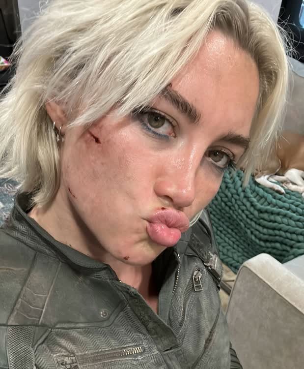 Florence Pugh in a newly shared photo.jpg