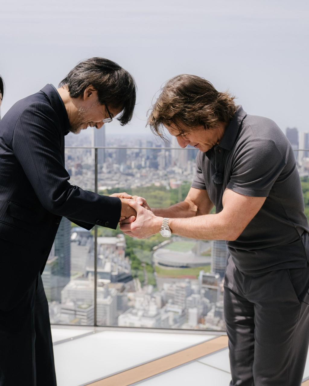 Tom Cruise with #GodzillaMinusOne director Takashi (1).jpg