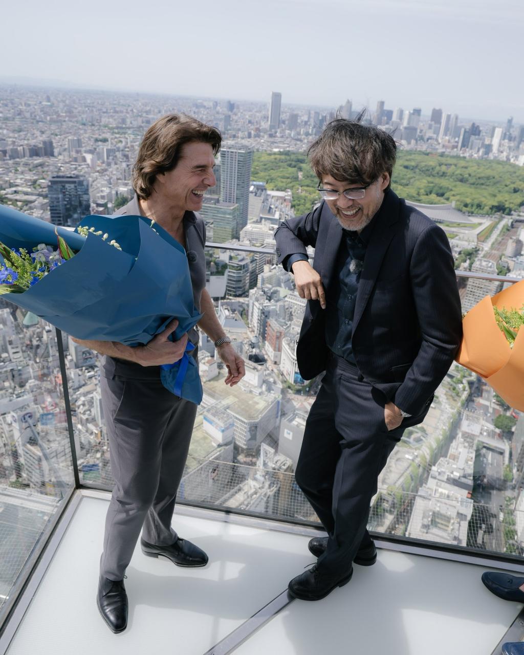 Tom Cruise with #GodzillaMinusOne director Takashi.jpg