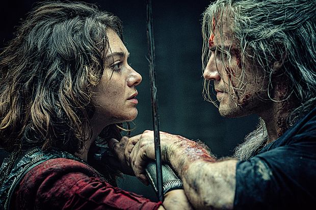 z25453338Q,Emma-Appleton-i-Henry-Cavill-jako-Renfri-i-Geralt-.jpg
