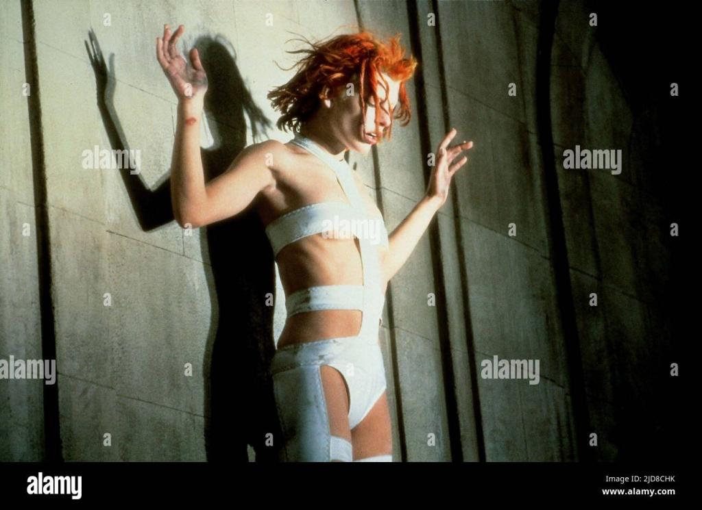 milla-jovovich-the-fifth-element-1997-2JD8CHK.jpg