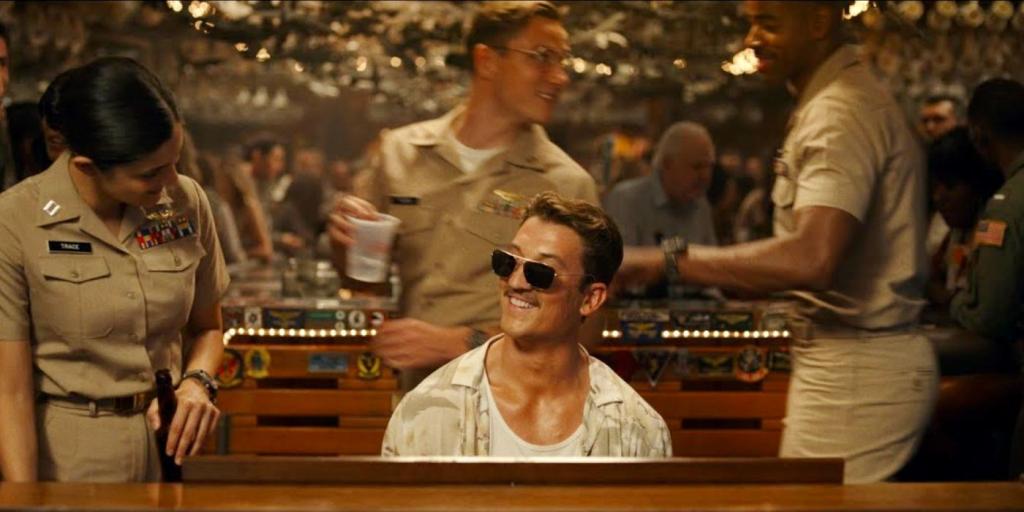 miles-teller-top-gun-2-bar-piano.jpg