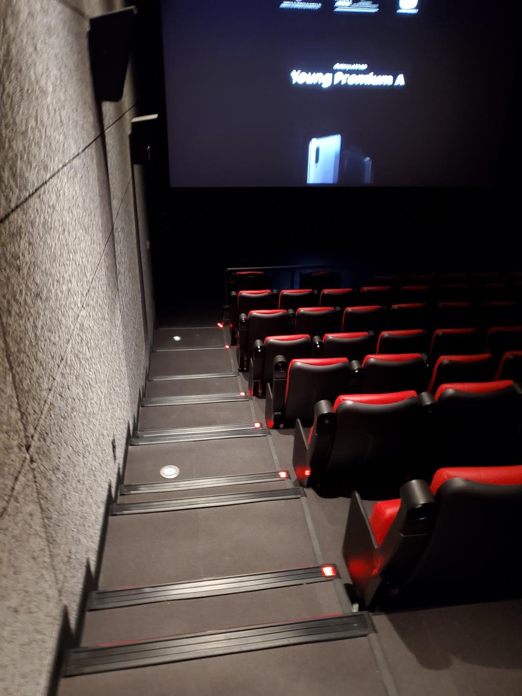 익스트림무비 - 중복)CGV 동수원 리뉴얼 진행중이네요