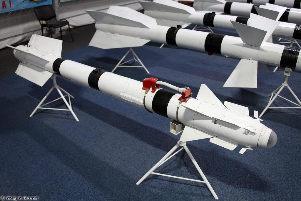 R-73_short-range_air-to-air_missile_in_Park_Patriot_01.jpg