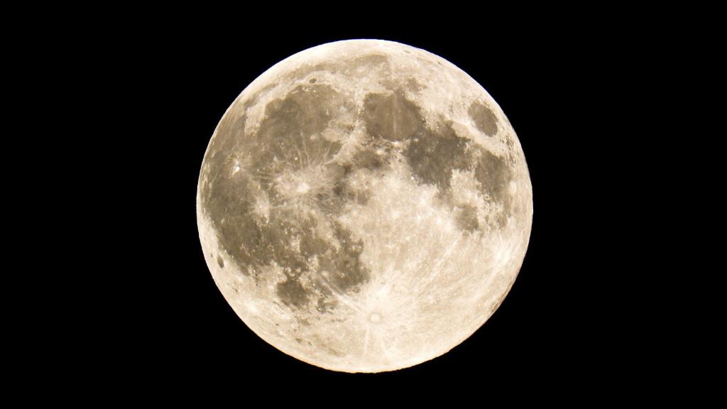 The first full moon of 2025, the Wolf Moon, occurs (1).jpg