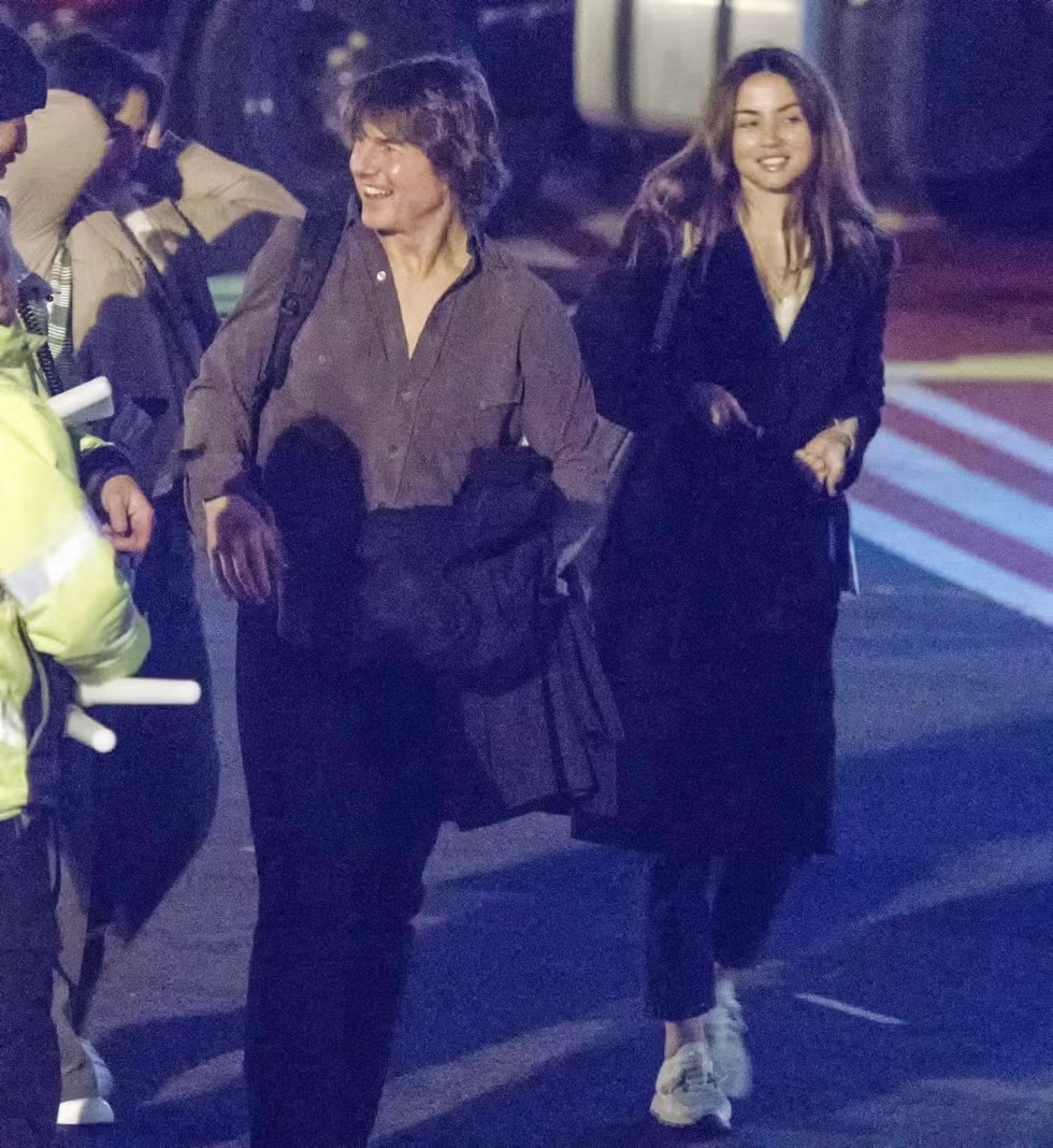 Doug Liman',s &#039,Deeper&#039,, starring Tom Cruise and Ana (1).jpg